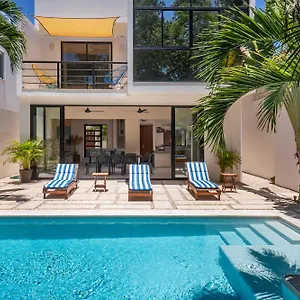 Wonderful Tropical 3br, Garden, Private Pool. Villa